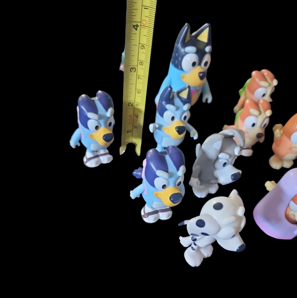 10 Authentic Bluey And Friends Action Figures - Picture 11 of 14
